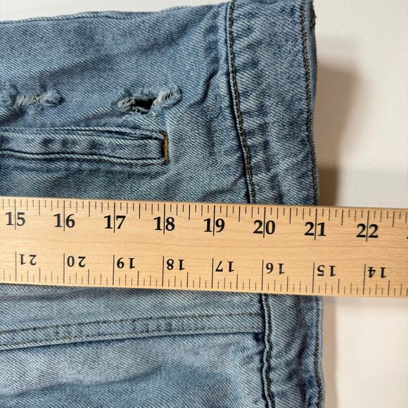 Blank NYC Distressed Denim Jacket Women’s Medium • 100% Cotton • Size M 38" - Picture 9 of 9